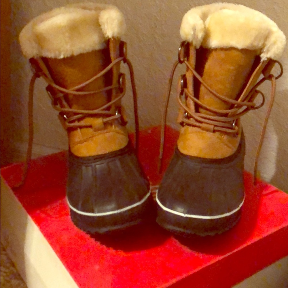 BEAUTIFUL Winter Duck Boots